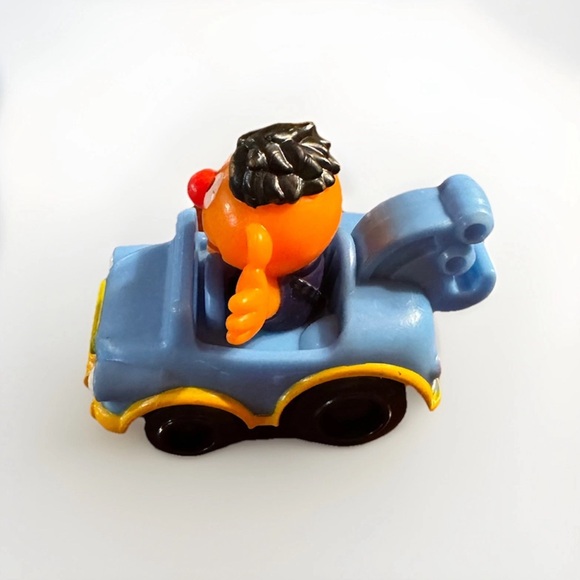 RARE Hasbro 2013 Sesame Street Workshop Ernie Car Tow Truck Elmo & Friends Toy - Picture 4 of 5